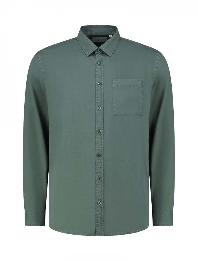 Afbeelding van 24010209 Buttob Garment Dye 76 Faded Green Heren Shirt - PURE PATH
