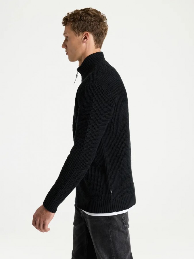 Afbeelding van 31150010 - E9001 OLIVER - Cardigan Vest - CHASIN'