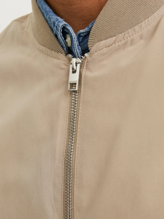 Afbeelding van 12165203 - Rush Bomber Jacket - Crockery  - Jack & Jones