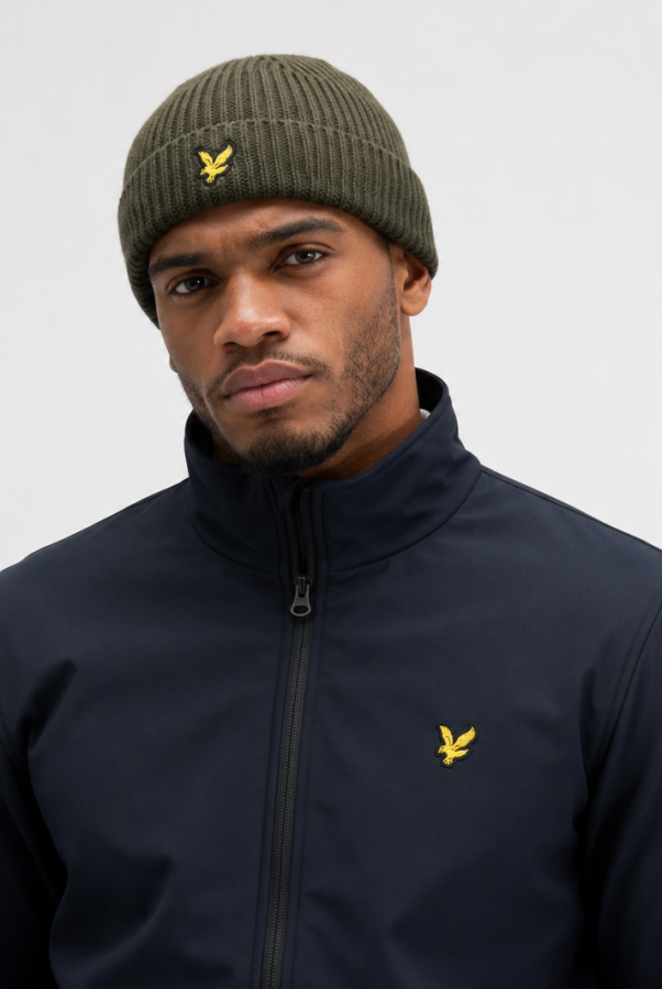 Afbeelding van HE2531A Ribbed Beanie Y294 True Olive  - Lyle & Scott